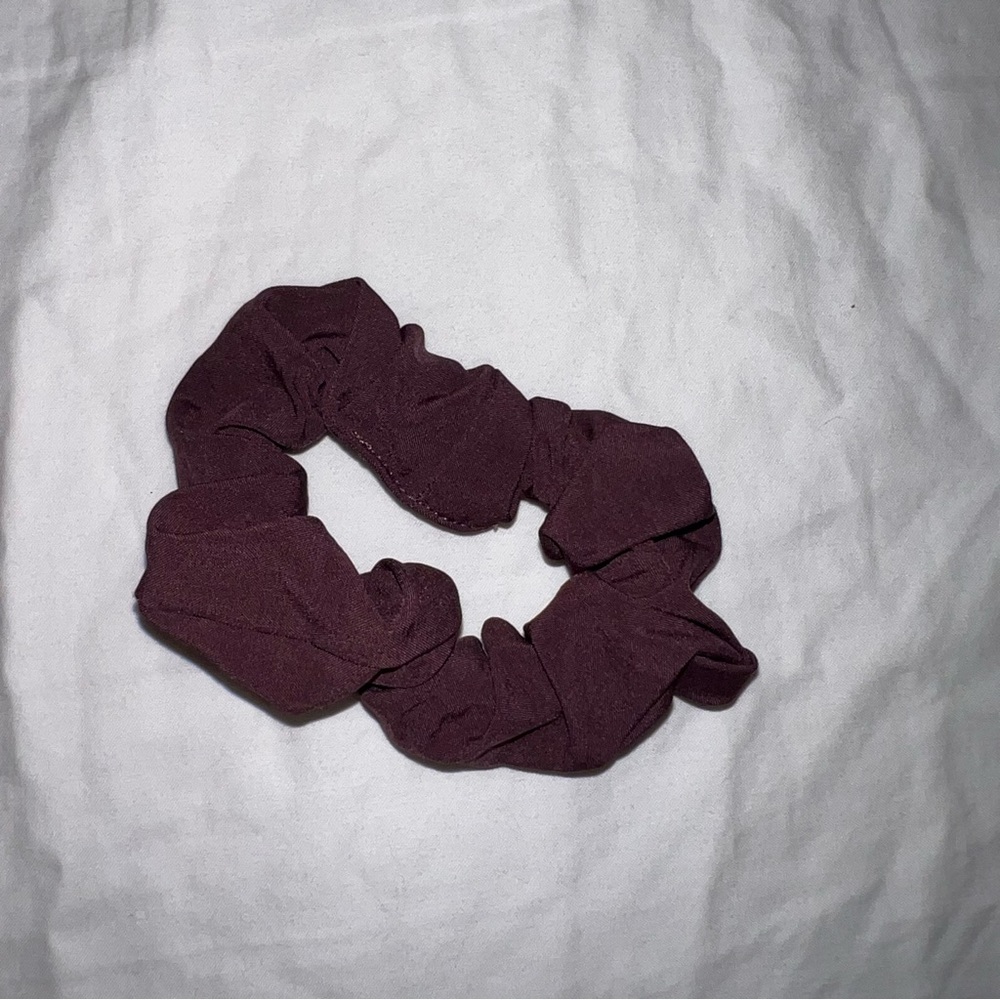 Lululemon scrunchie - Picture 3 of 3